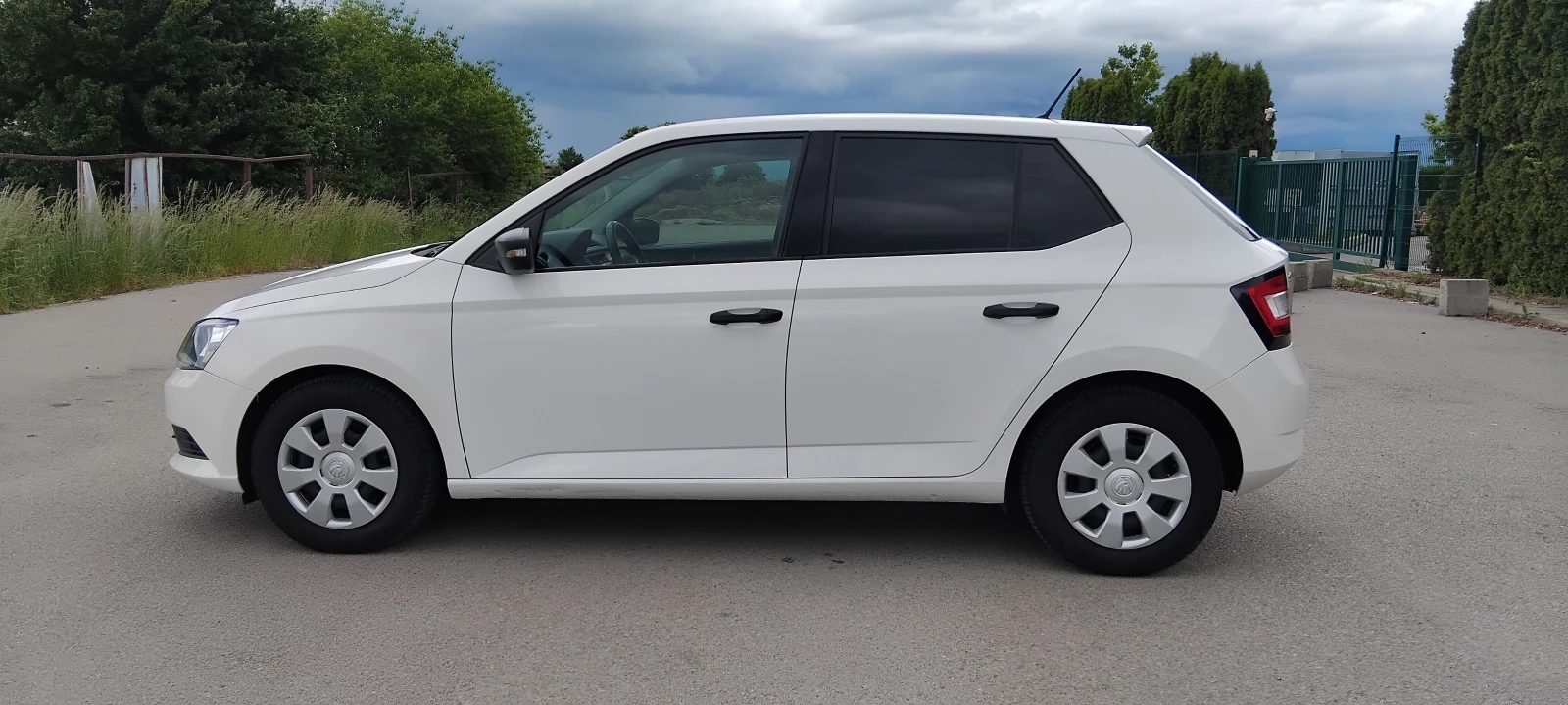 Skoda Fabia 1.0, снимка 6 - Автомобили и джипове - 54652633