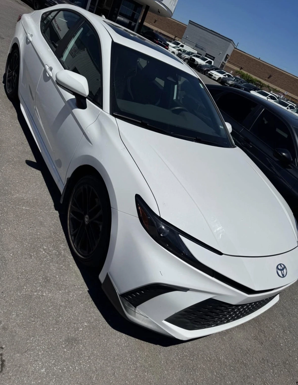 Toyota Camry HYBRID SE * FWD * ПОДГРЕВ * КАМЕРА * CARFAX * , снимка 2 - Автомобили и джипове - 54930078