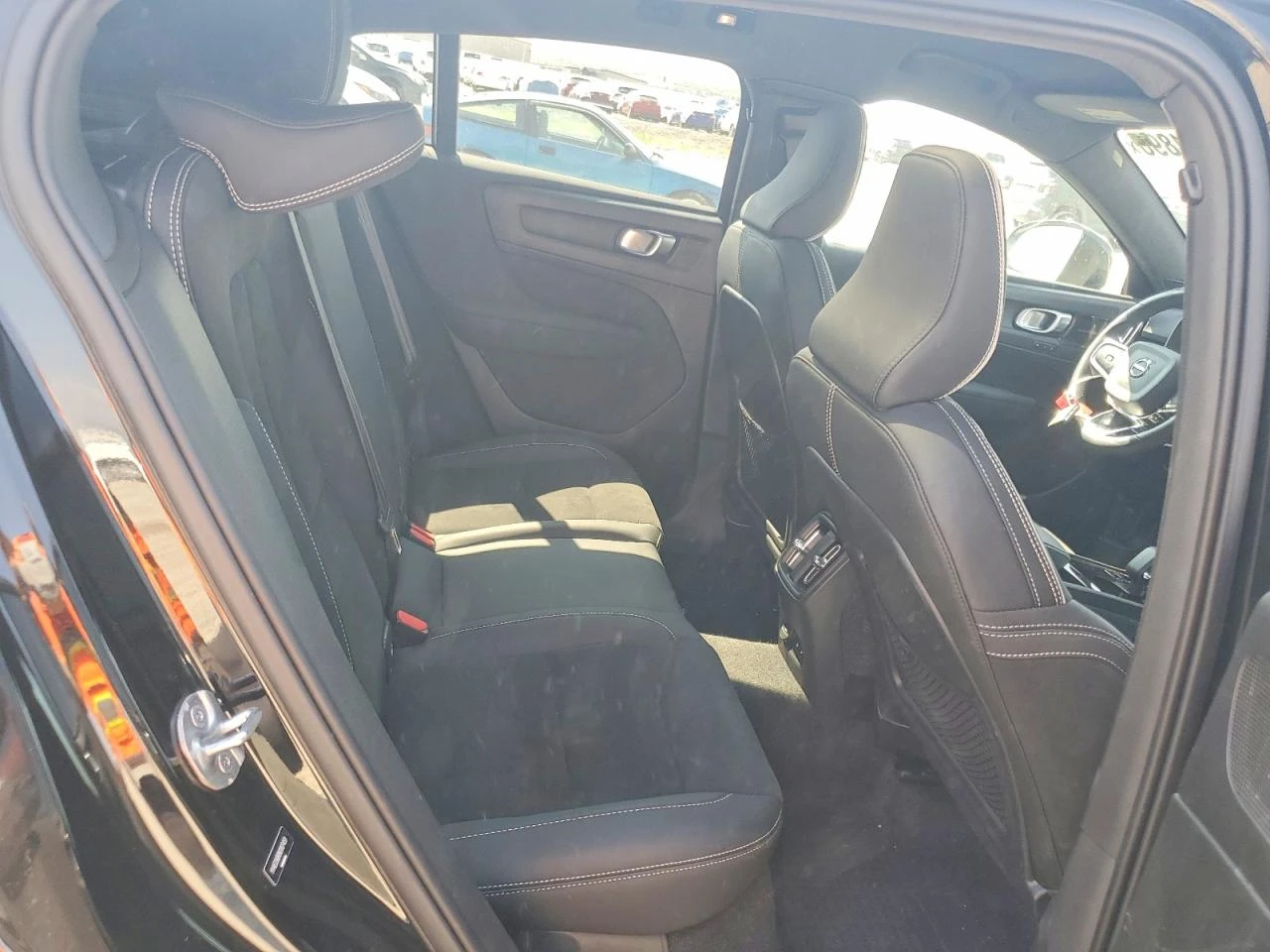 Volvo C40 P8* RECHARGE* ULTIMATE* AWD* HARMAN KARDON* , снимка 10 - Автомобили и джипове - 56074982
