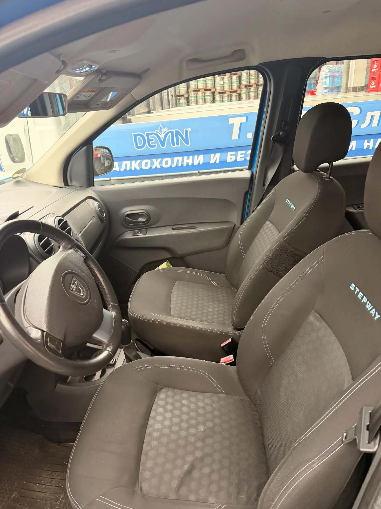 Dacia Lodgy 1.2 TCe , снимка 6 - Автомобили и джипове - 56324672