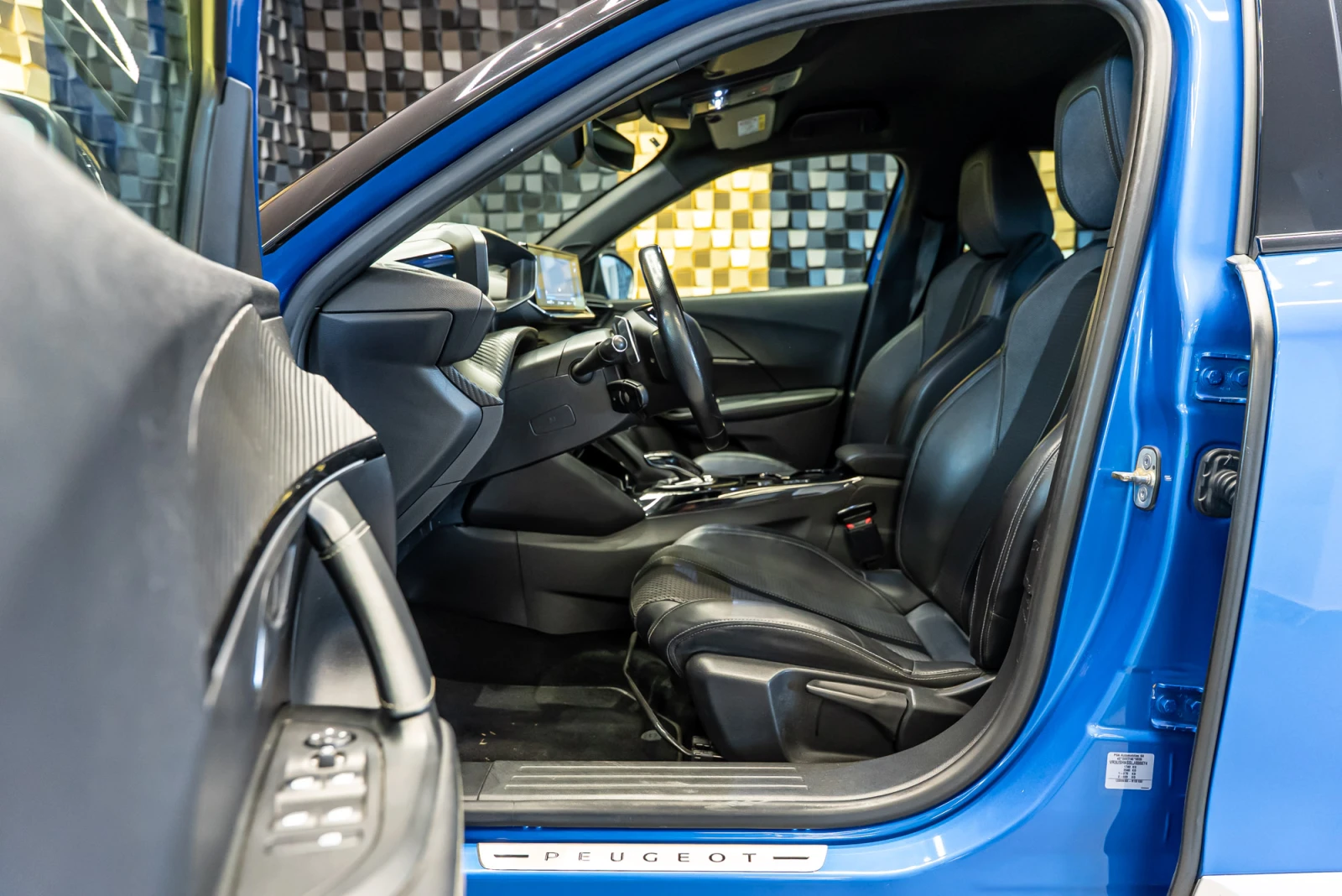 Peugeot 2008 GT Line, снимка 9 - Автомобили и джипове - 56358847