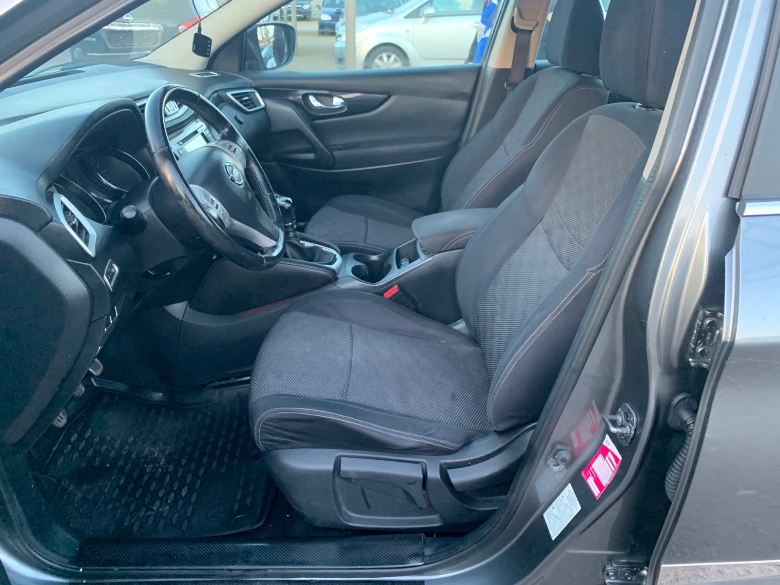 Nissan Qashqai 1.5dci, снимка 10 - Автомобили и джипове - 53829743