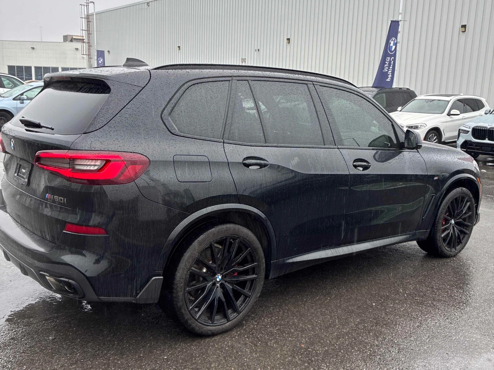 BMW X5 M50i * ЩОРИ * СВЕТЕЩА ПАНОРАМА * CARBON, снимка 3 - Автомобили и джипове - 54240078