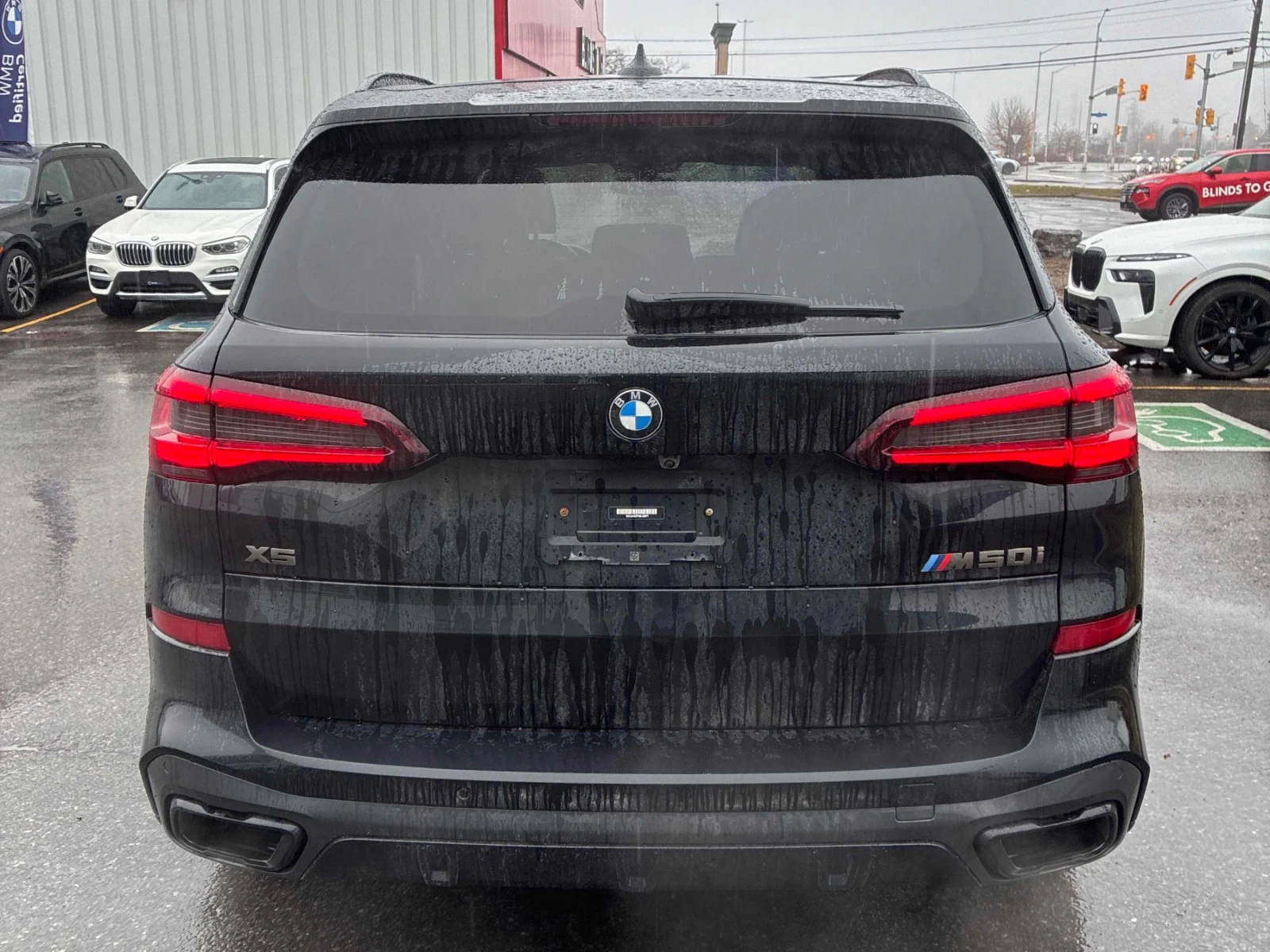 BMW X5 M50i * ЩОРИ * СВЕТЕЩА ПАНОРАМА * CARBON, снимка 2 - Автомобили и джипове - 54240078