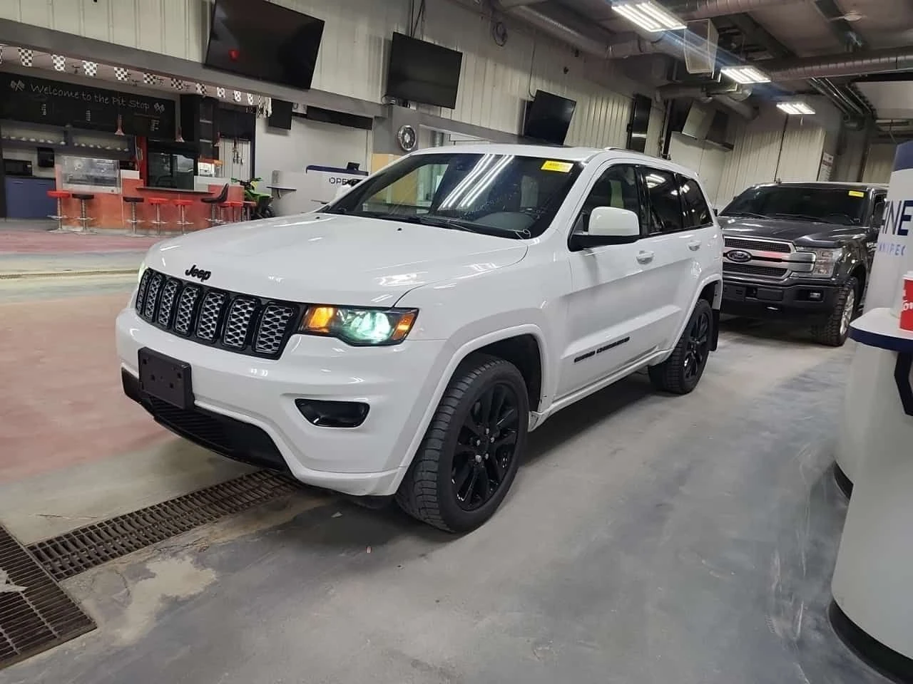 Jeep Grand cherokee WK ALTITUDE| PANO| AMBIENT| МЪРТВА ТОЧКА| 