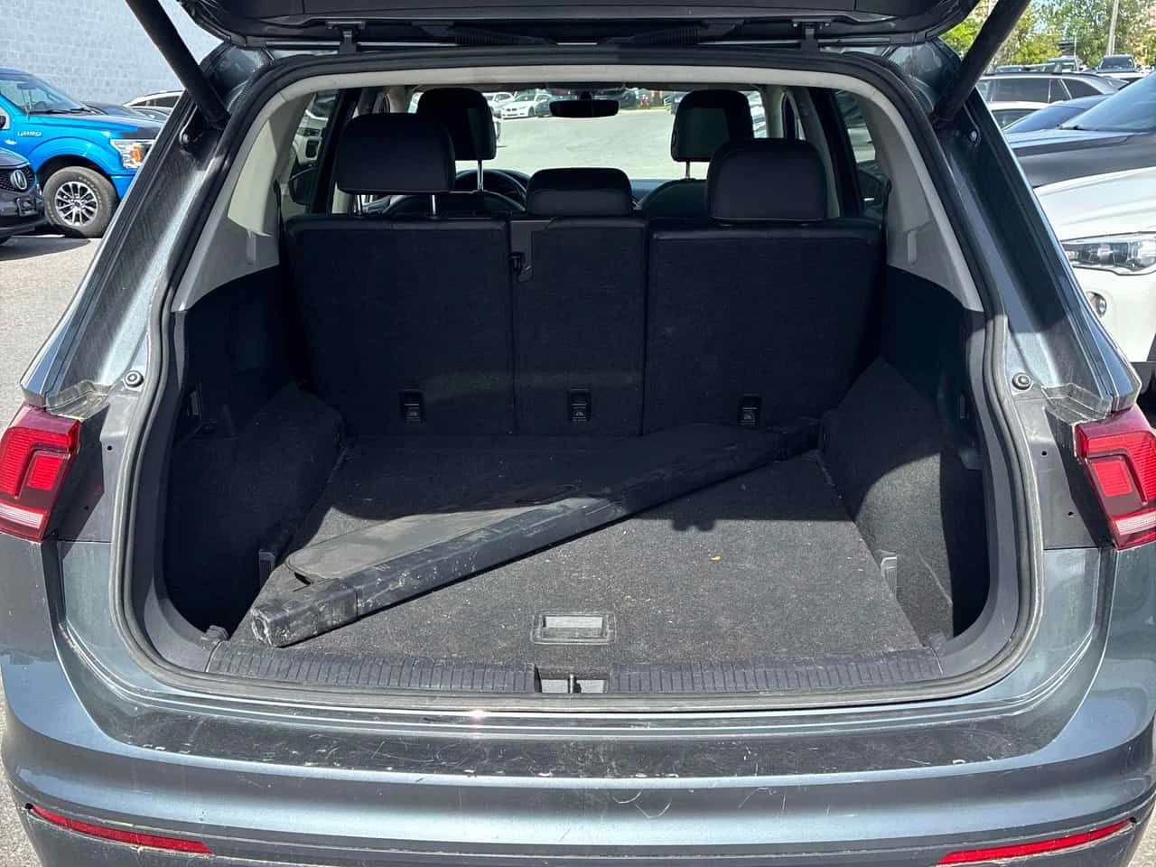 VW Tiguan * Comfortline * АВТОКРЕДИТ * ОТ ПРЕДСТАВИТЕЛСТВО, снимка 15 - Автомобили и джипове - 54761181