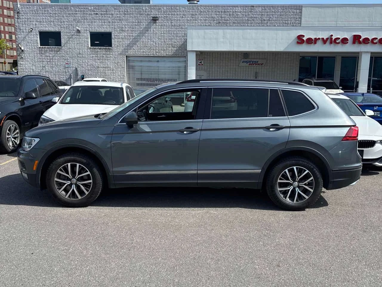 VW Tiguan * Comfortline * АВТОКРЕДИТ * ОТ ПРЕДСТАВИТЕЛСТВО, снимка 3 - Автомобили и джипове - 54761181