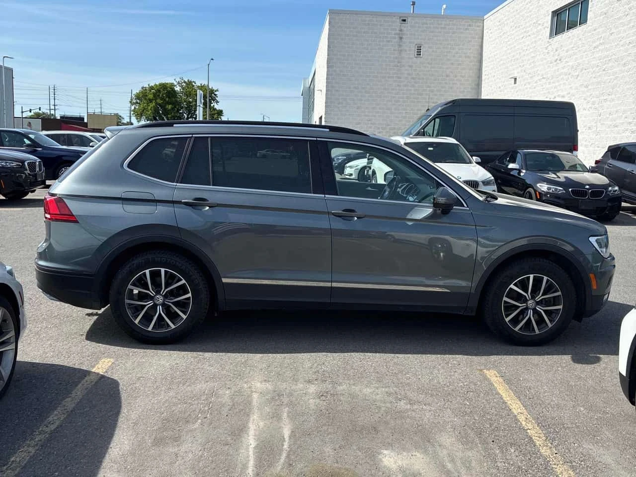 VW Tiguan * Comfortline * АВТОКРЕДИТ * ОТ ПРЕДСТАВИТЕЛСТВО, снимка 4 - Автомобили и джипове - 54761181