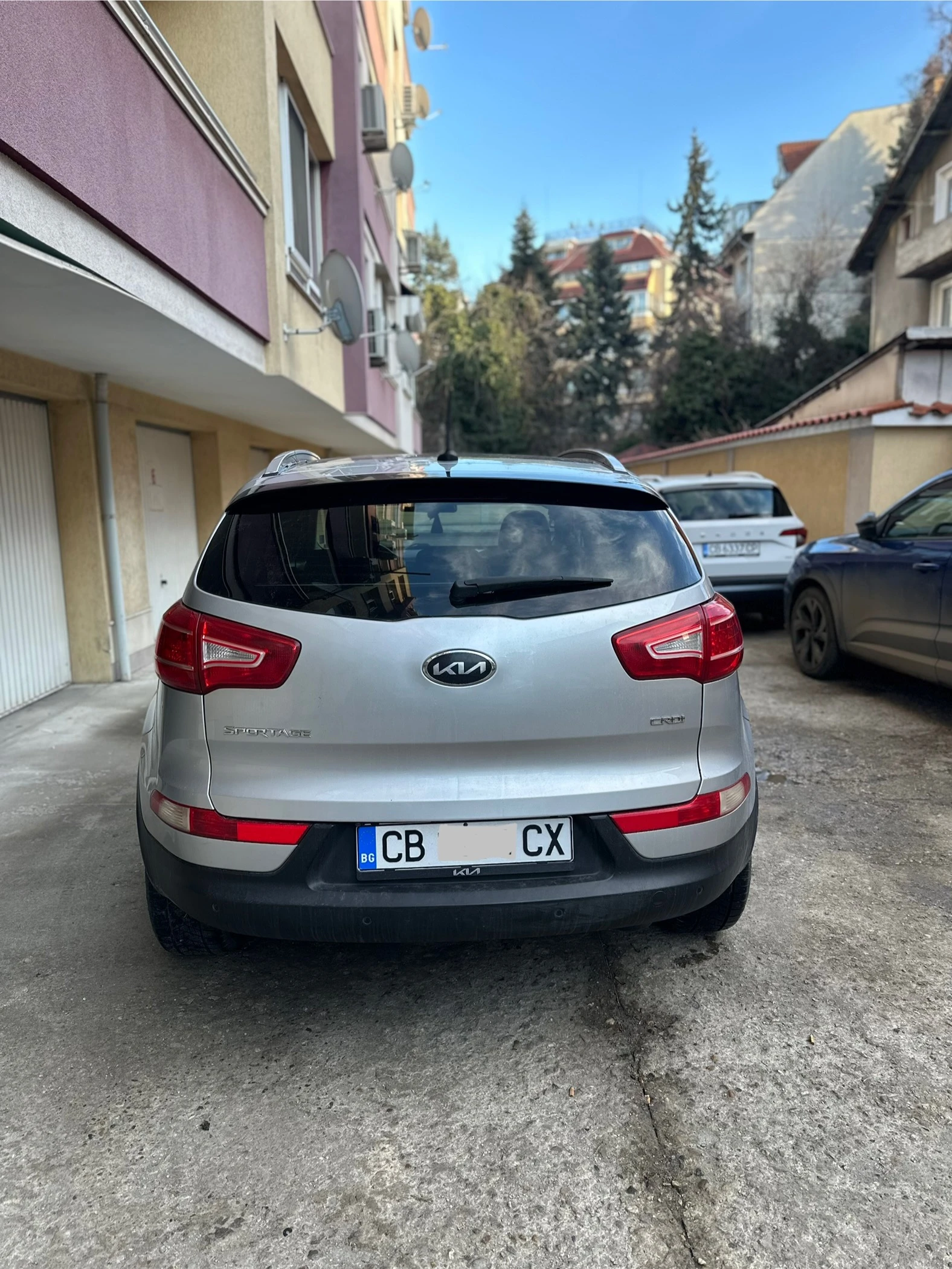Kia Sportage 2.0 CRDI 4x4, снимка 3 - Автомобили и джипове - 54781560