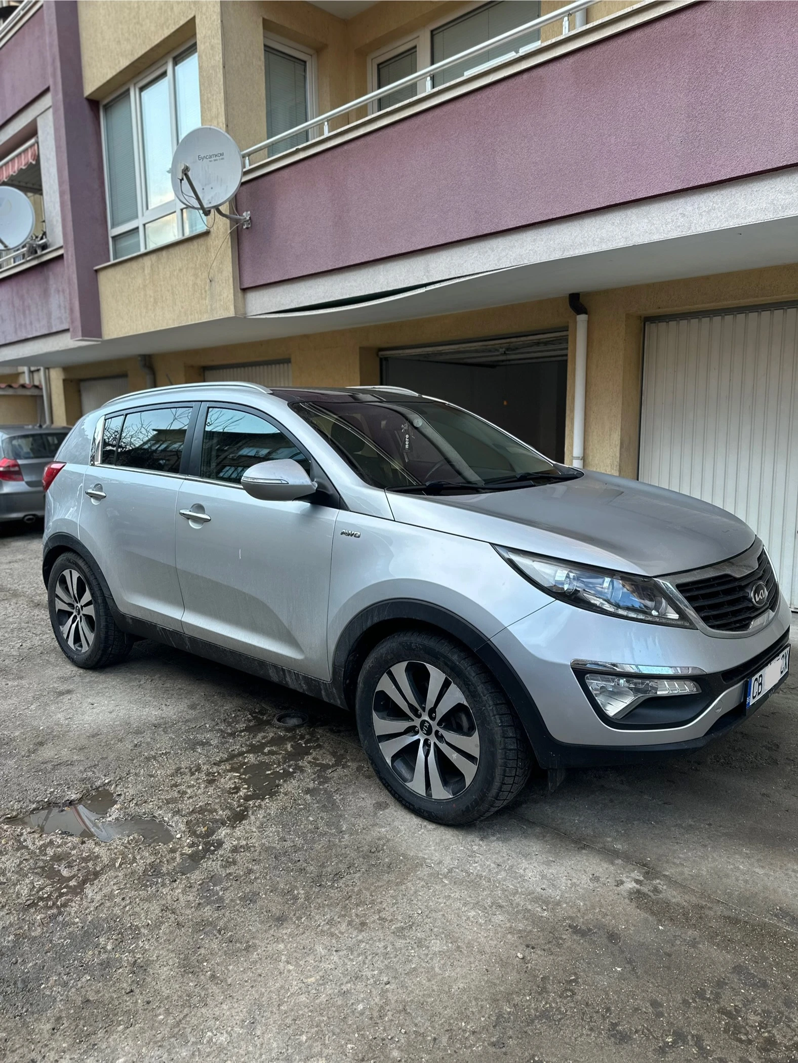 Kia Sportage 2.0 CRDI 4x4, снимка 2 - Автомобили и джипове - 54781560