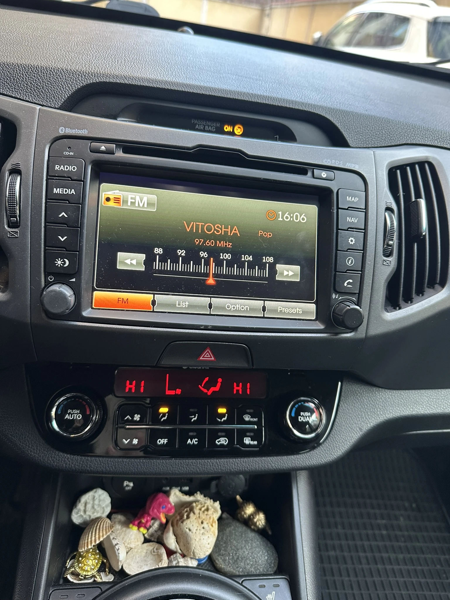 Kia Sportage 2.0 CRDI 4x4, снимка 11 - Автомобили и джипове - 54781560