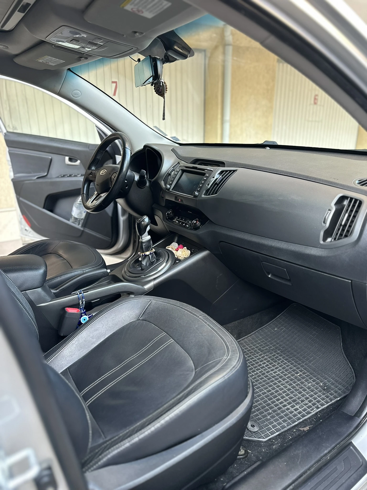 Kia Sportage 2.0 CRDI 4x4, снимка 8 - Автомобили и джипове - 54781560