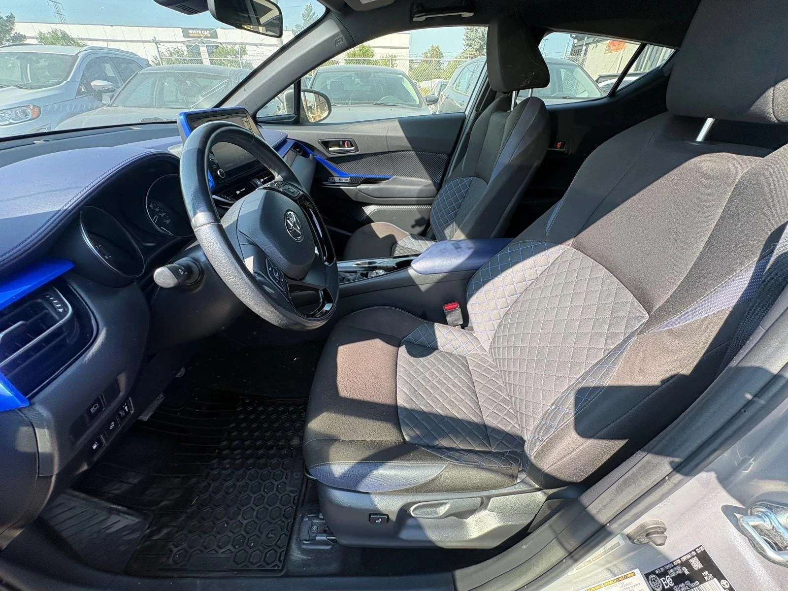 Toyota C-HR * FWD * CARFAX * ОПЦИЯ ЗА ФИНАНСИРАНЕ, снимка 4 - Автомобили и джипове - 55827728