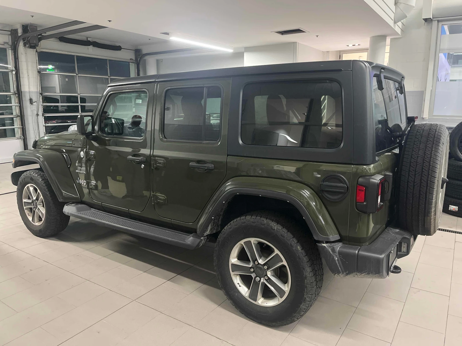 Jeep Wrangler Unlimited Sahara * CARFAX * НАВИ * АВТОКРЕДИТ * , снимка 2 - Автомобили и джипове - 56132989
