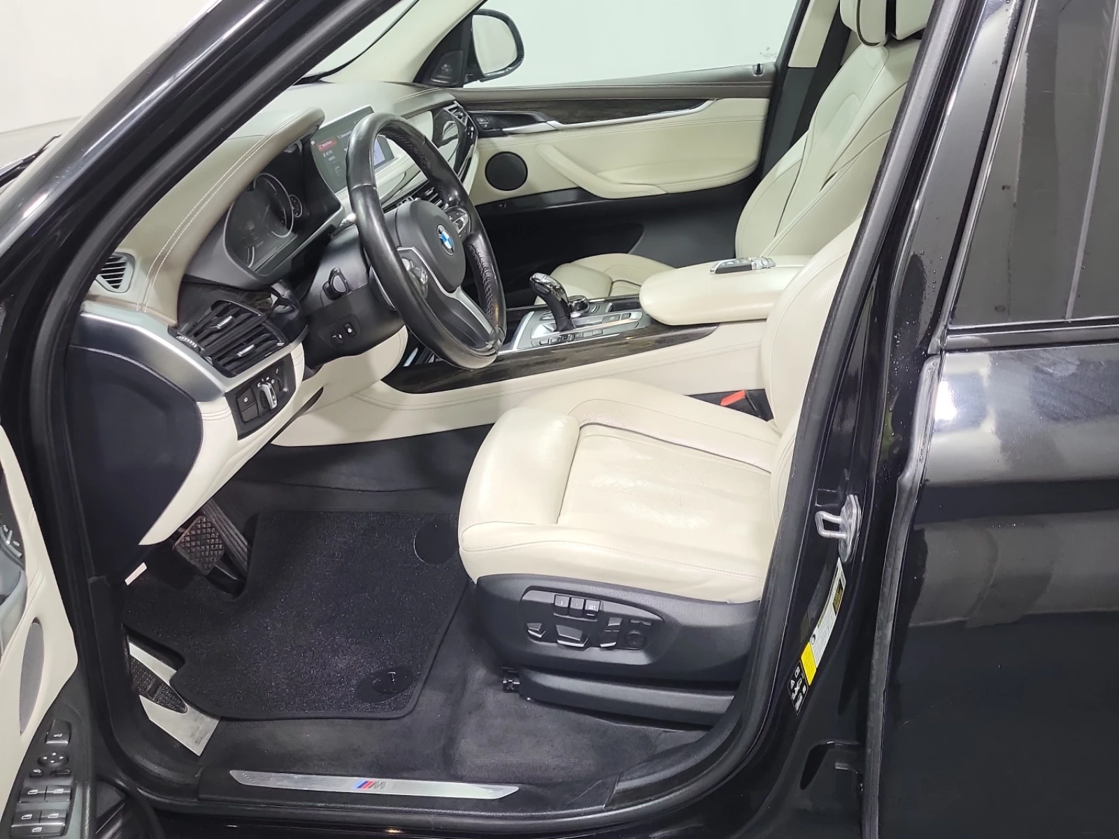 BMW X5 35I xDrive / M пакет / Harman Kardon / Лизинг, снимка 3 - Автомобили и джипове - 56315745