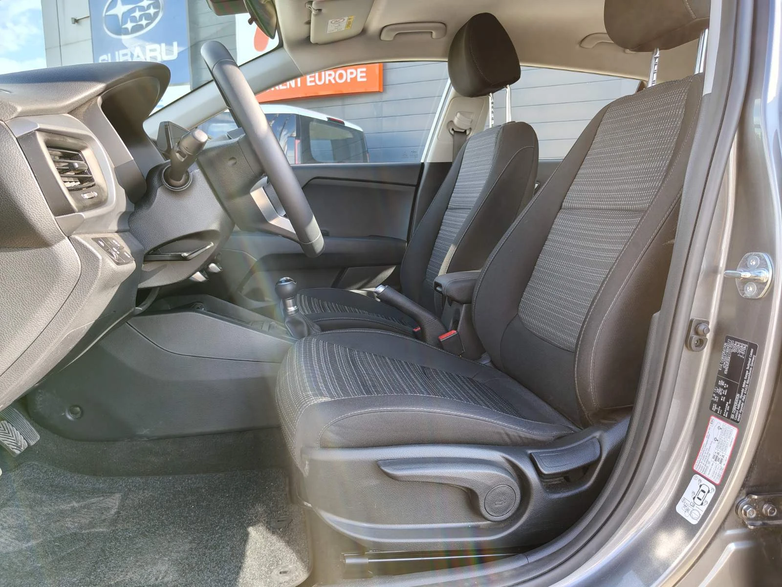 Kia Stonic LX, снимка 10 - Автомобили и джипове - 56388930