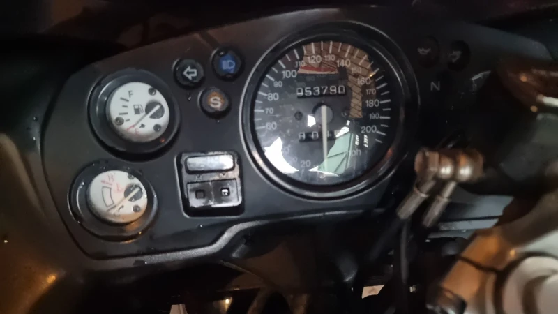 Honda Cbr 1100cc BLACKBIRD ПРЕДСТОЯЩ ВНОС UK, Карбон, снимка 6 - Мотоциклети и мототехника - 52877130