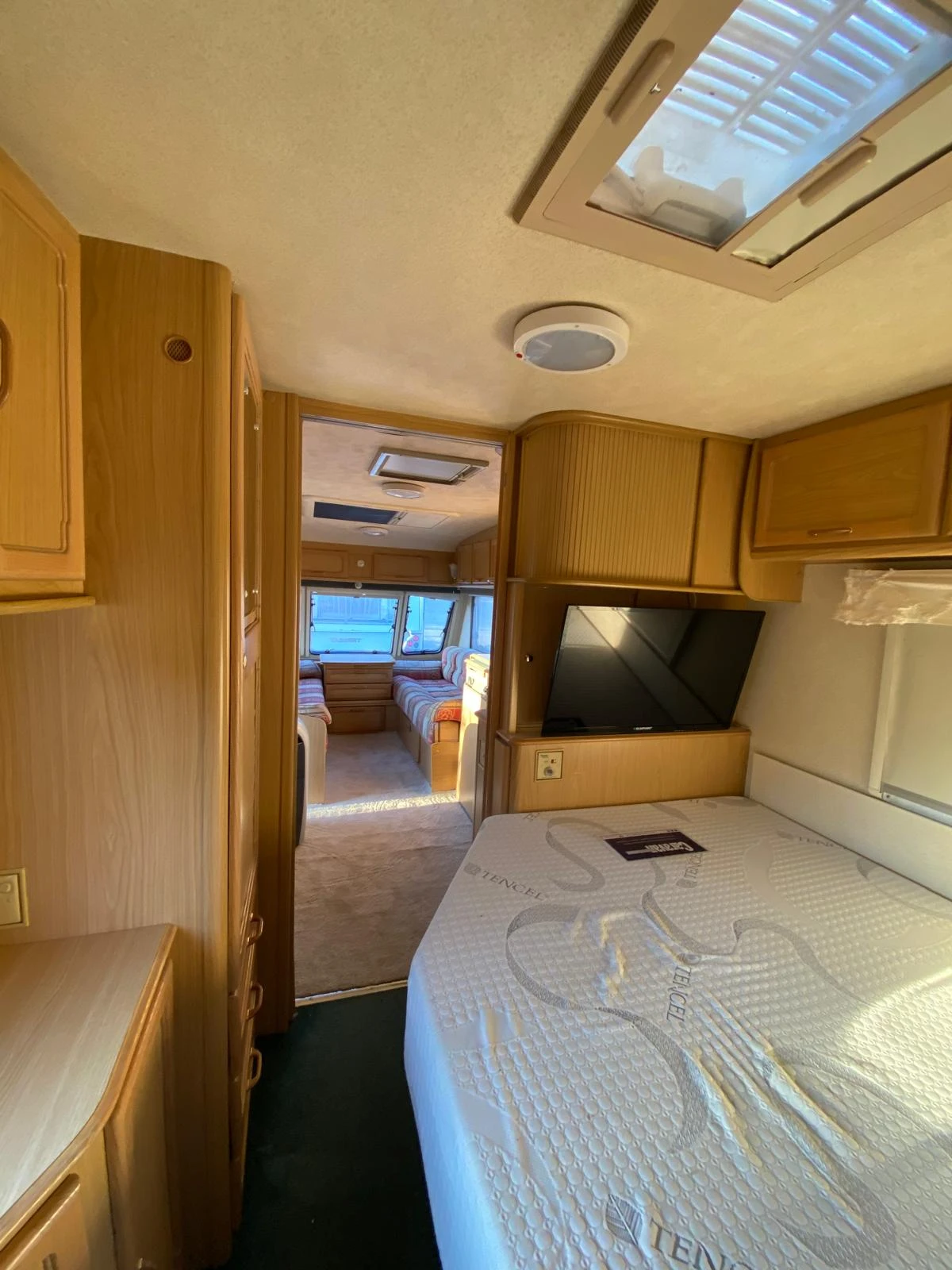 Каравана Други Lunar Lenox EW, снимка 6 - Каравани и кемпери - 54693788