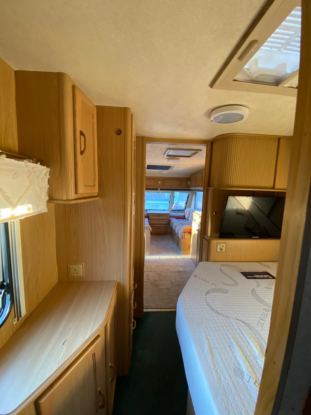 Каравана Други Lunar Lenox EW, снимка 8 - Каравани и кемпери - 54693788