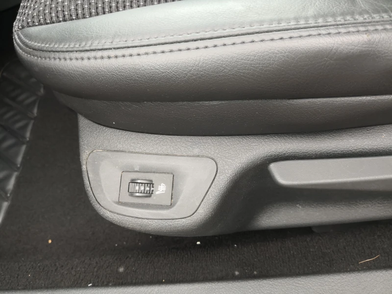 Peugeot 407 SW 2.0i 140k.c. PDC, Кожа, Панорама, Евро 4, снимка 11 - Автомобили и джипове - 51492771