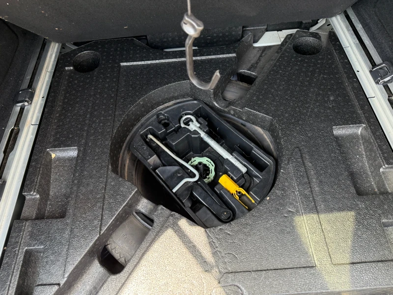 Peugeot 308 GT line Led 1.2t, снимка 14 - Автомобили и джипове - 51365769