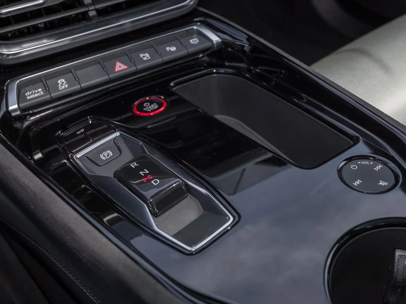 Audi E-Tron GT RS/598HP/HUD/MATRIX/PANO/4X4/360/NAVI/DIGITAL/828v, снимка 13 - Автомобили и джипове - 52494642