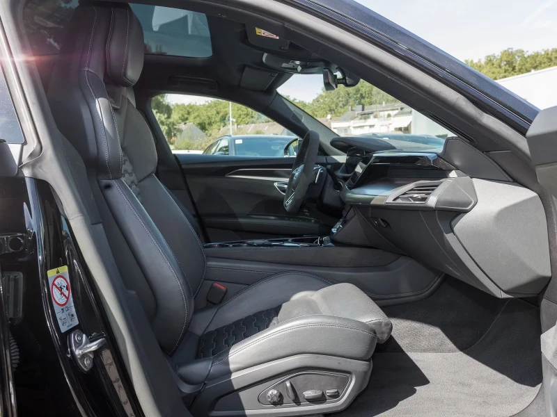 Audi E-Tron GT RS/598HP/HUD/MATRIX/PANO/4X4/360/NAVI/DIGITAL/828v, снимка 7 - Автомобили и джипове - 52494642