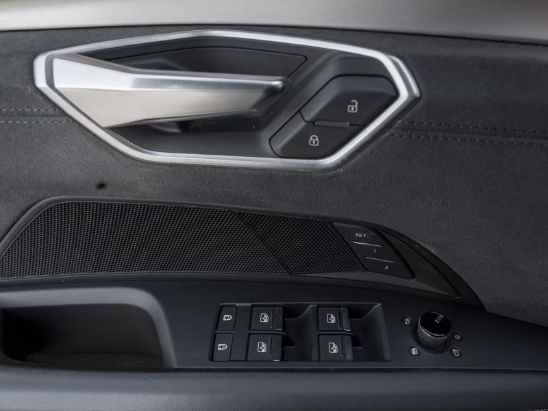 Audi E-Tron GT RS/598HP/HUD/MATRIX/PANO/4X4/360/NAVI/DIGITAL/828v, снимка 14 - Автомобили и джипове - 52494642