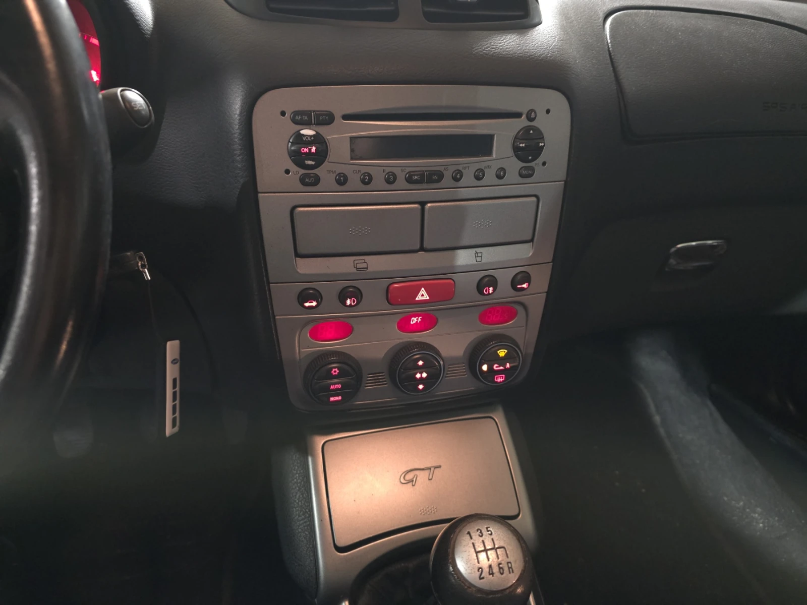 Alfa Romeo Gt 1.9 JTDm - изображение 10