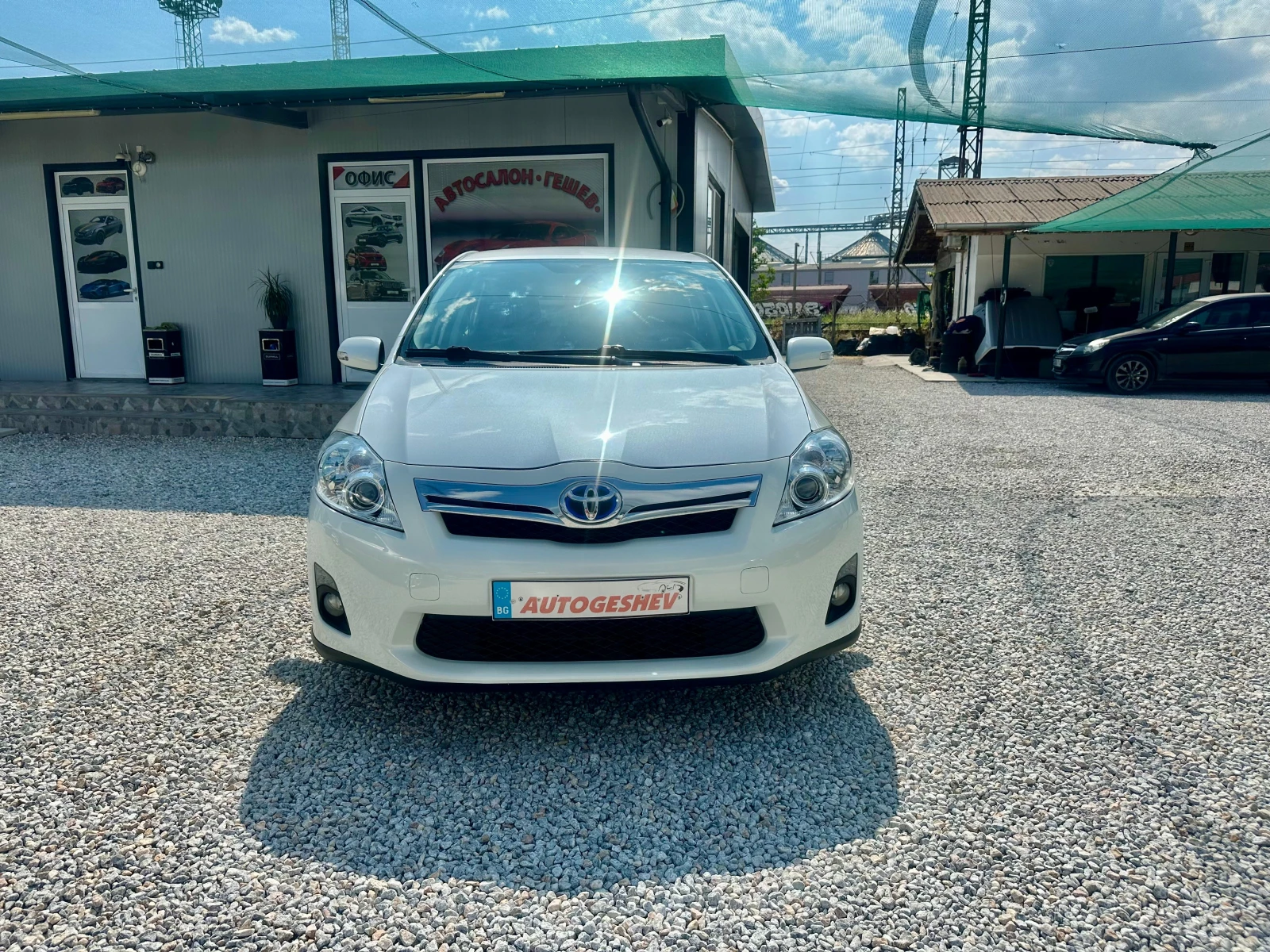 Toyota Auris 1.8i* HYBRID* Сервизна История - изображение 6