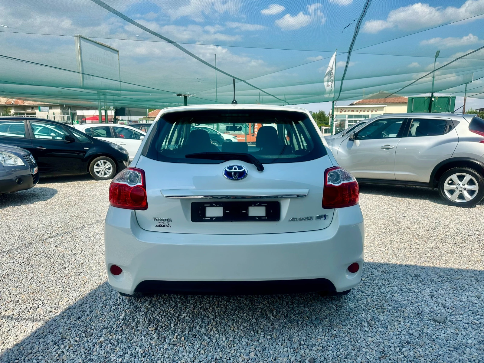 Toyota Auris 1.8i* HYBRID* Сервизна История - изображение 3