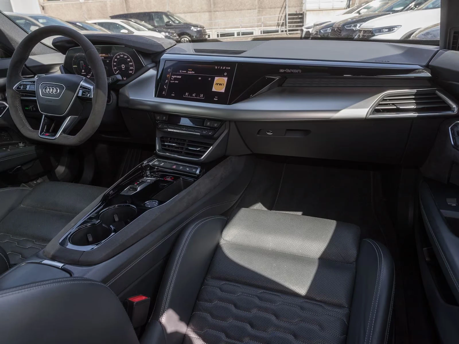 Audi E-Tron GT RS/598HP/HUD/MATRIX/PANO/4X4/360/NAVI/DIGITAL/828v - изображение 6