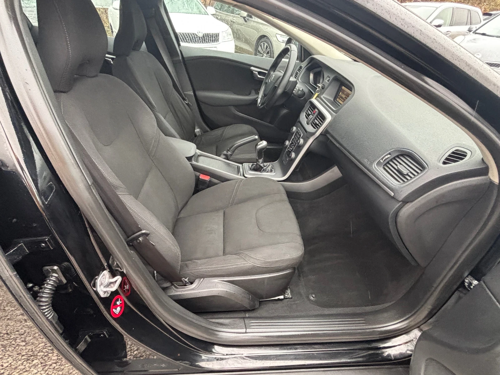 Volvo V40 Cross Country 1.6 D2 - изображение 9