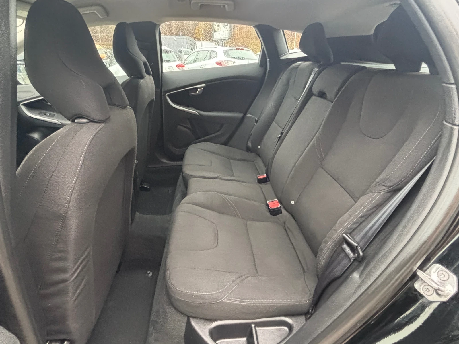 Volvo V40 Cross Country 1.6 D2 - изображение 10