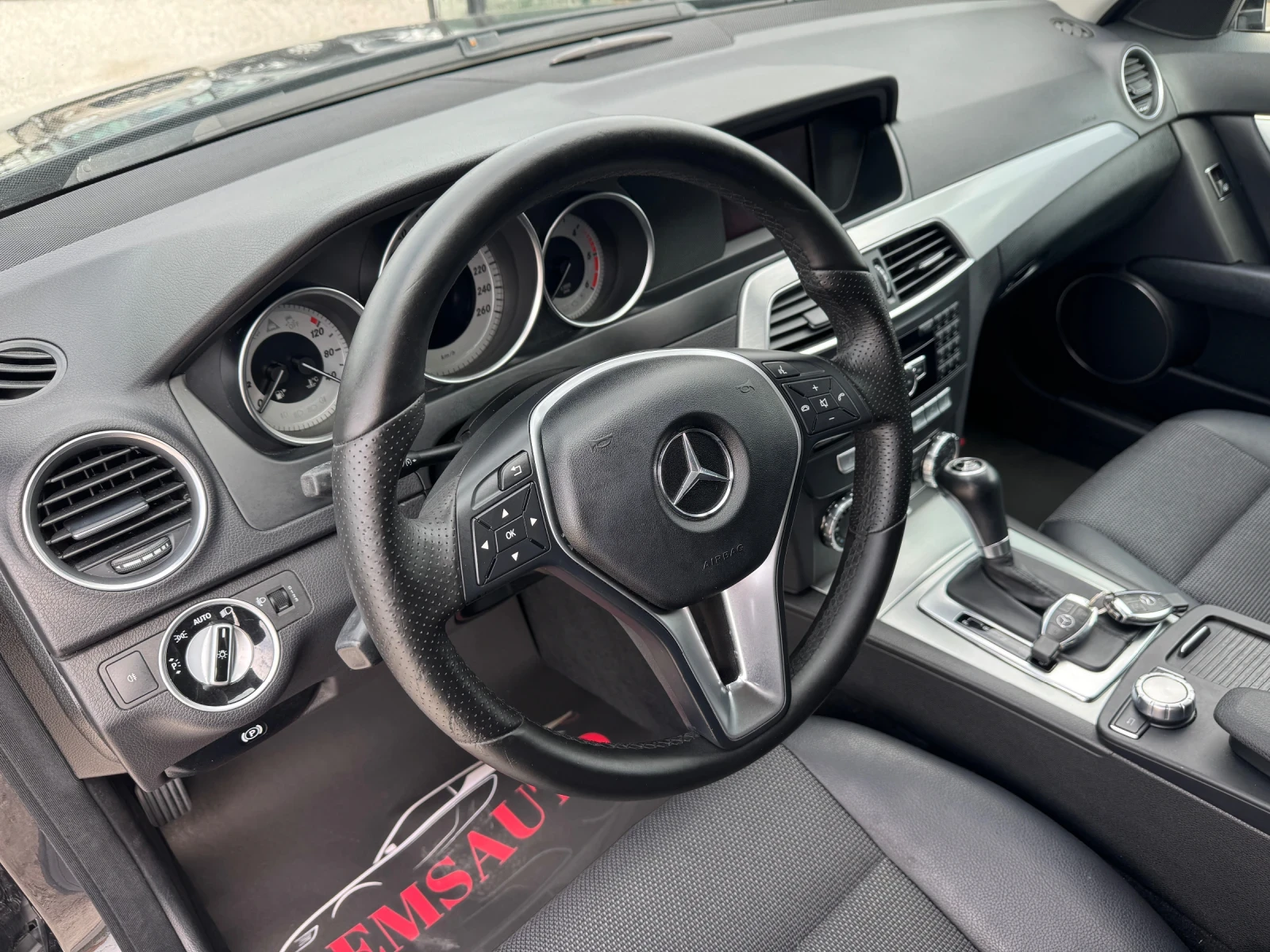 Mercedes-Benz C 220 2.2 CDI Avantgarde BlueEfficiency 7G-Tronic , снимка 9 - Автомобили и джипове - 54147958