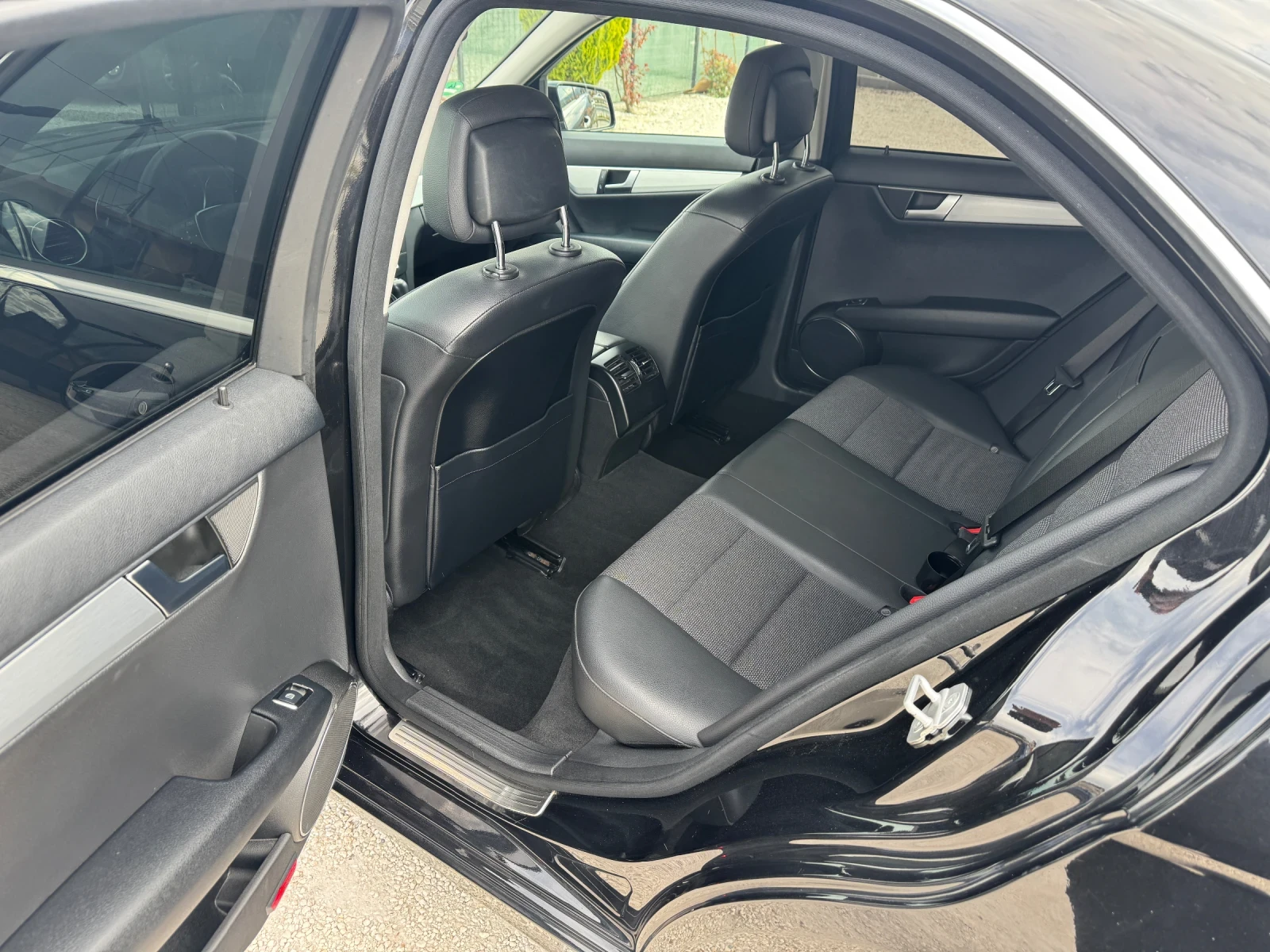 Mercedes-Benz C 220 2.2 CDI Avantgarde BlueEfficiency 7G-Tronic , снимка 15 - Автомобили и джипове - 54147958