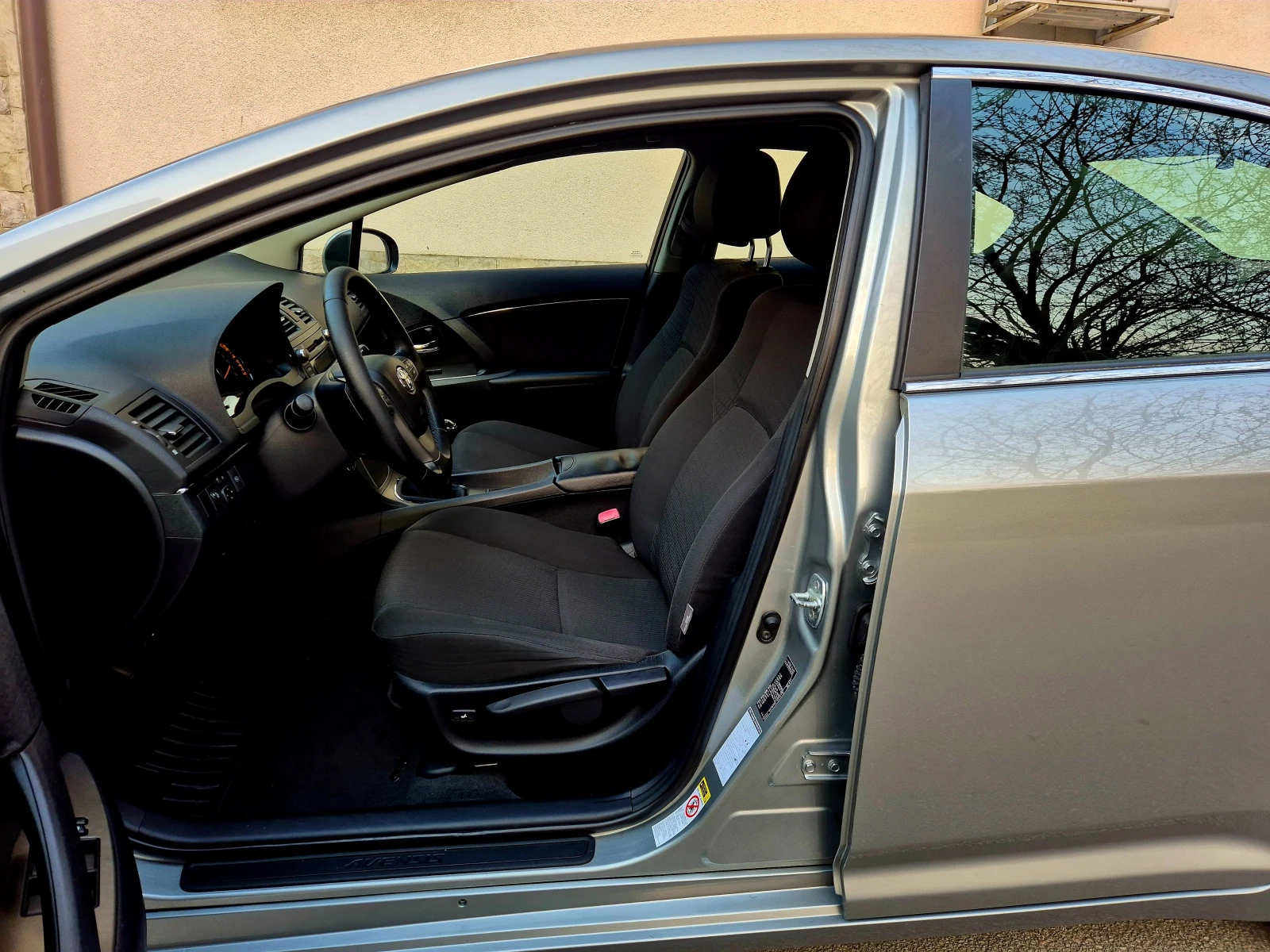 Toyota Avensis 2.0d4d-LINEA SOUL-верига-6скорости-japan, снимка 12 - Автомобили и джипове - 54184704