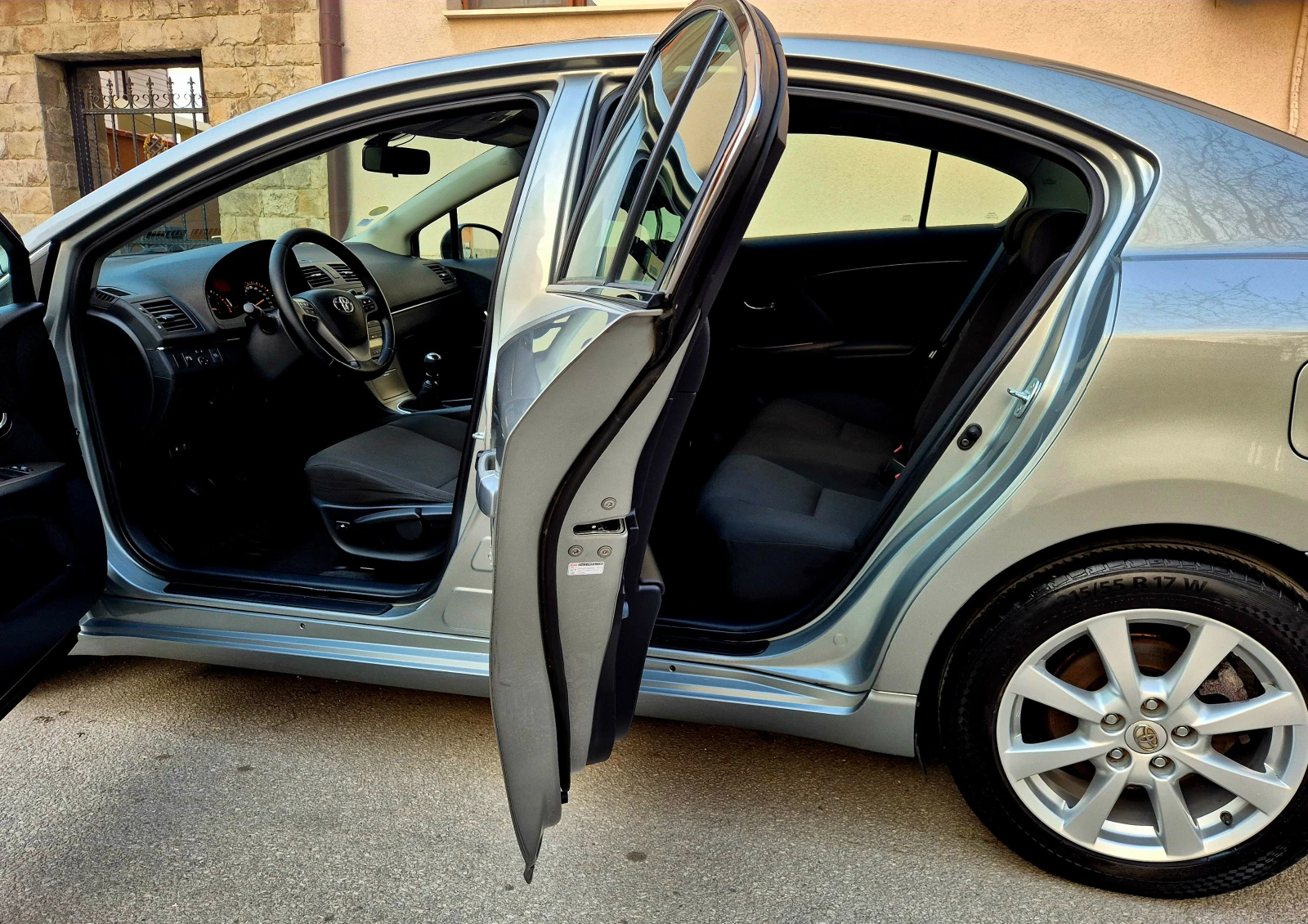 Toyota Avensis 2.0d4d-LINEA SOUL-верига-6скорости-japan, снимка 13 - Автомобили и джипове - 54184704