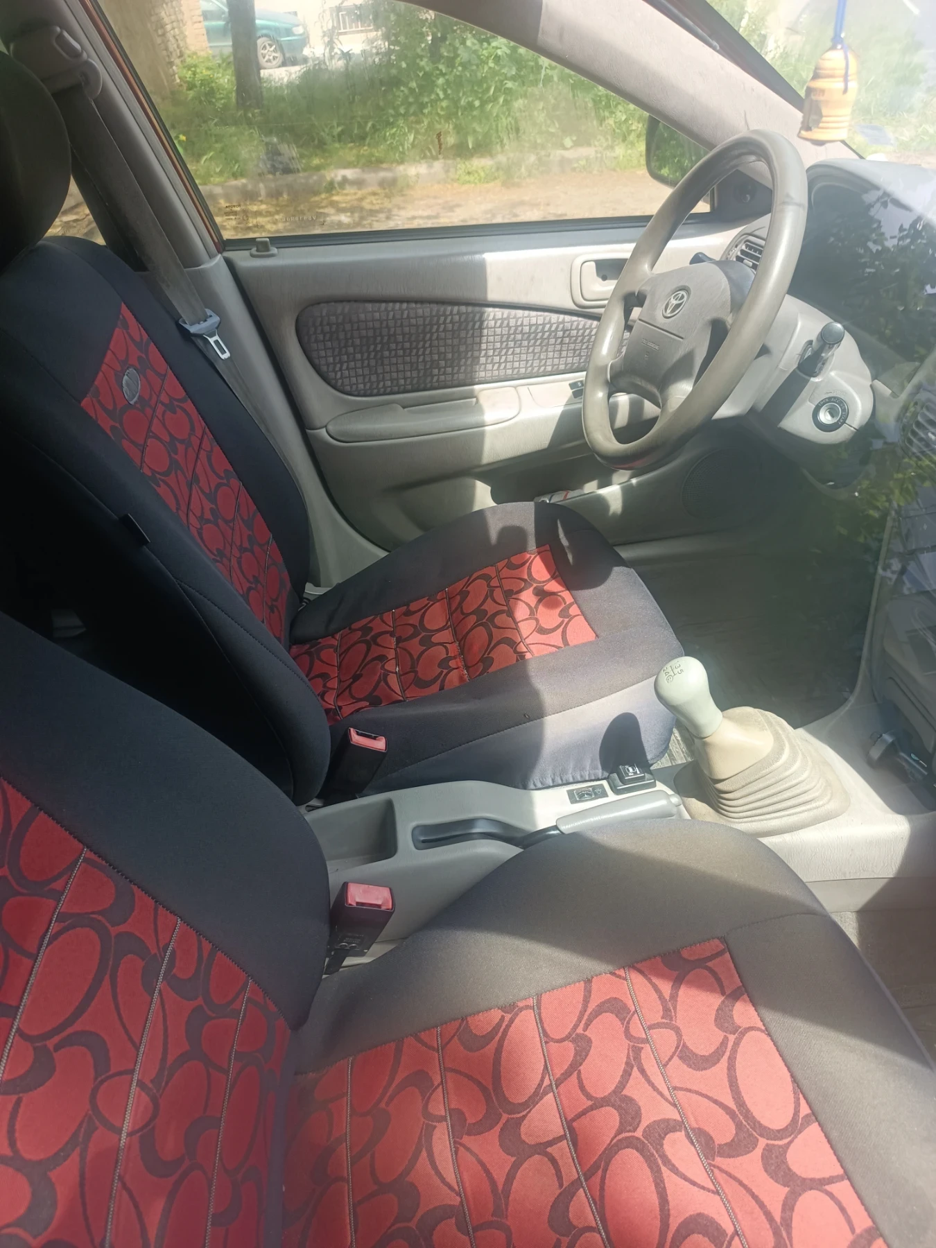 Toyota Corolla 1.4 VVT-i бензин/газ , снимка 8 - Автомобили и джипове - 54668315