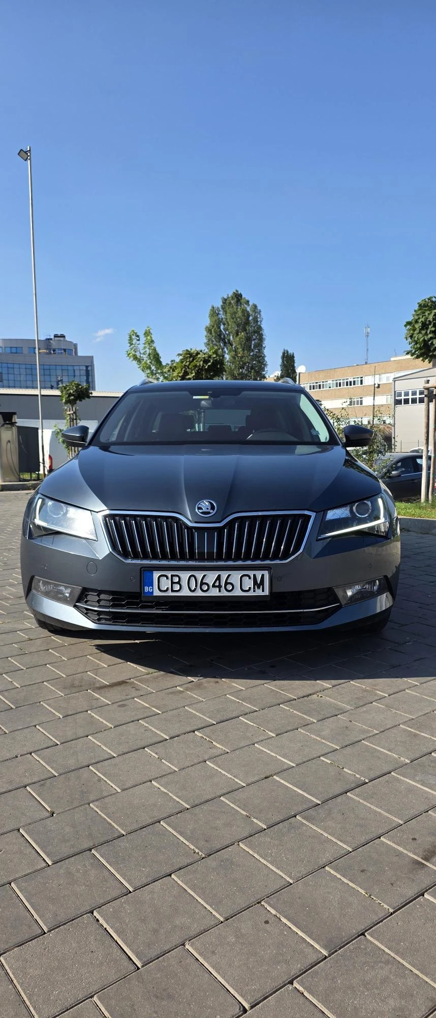Skoda Superb Combi, снимка 8 - Автомобили и джипове - 55797635