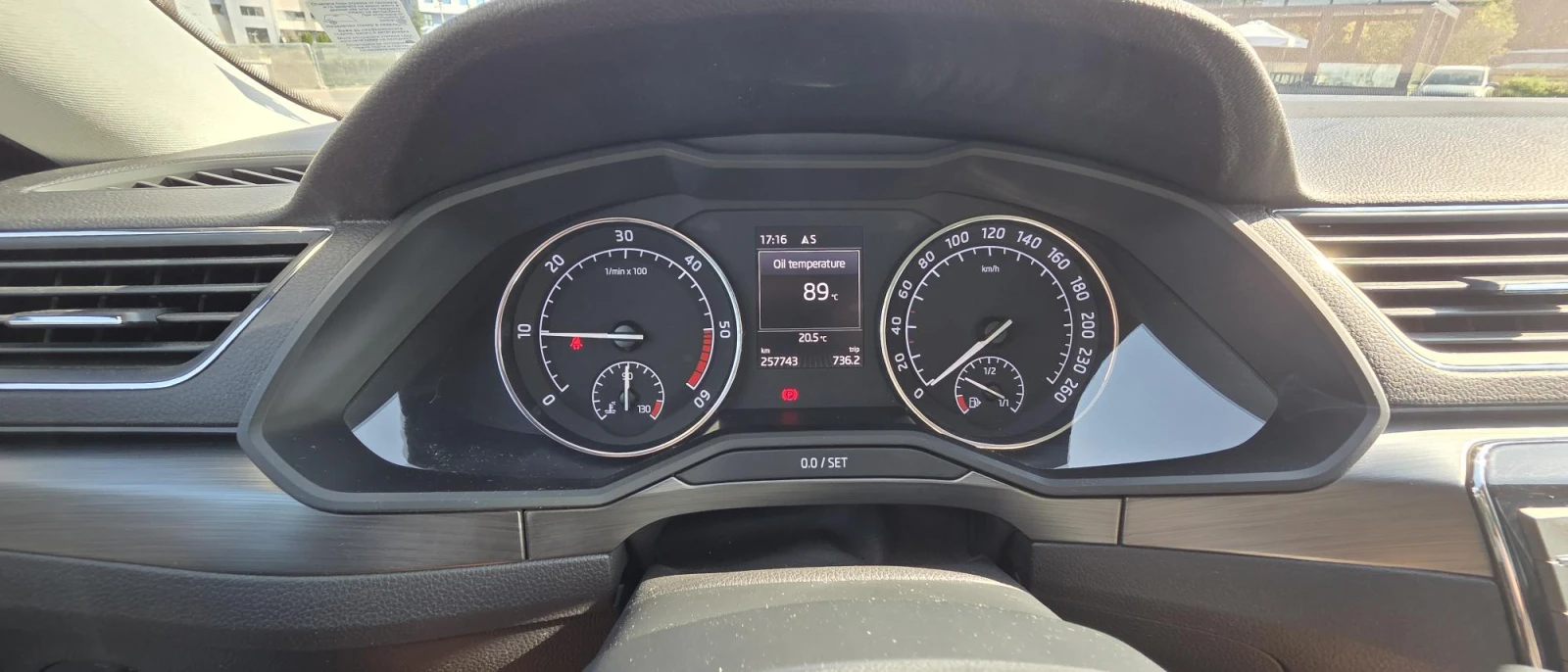 Skoda Superb Combi, снимка 13 - Автомобили и джипове - 55797635