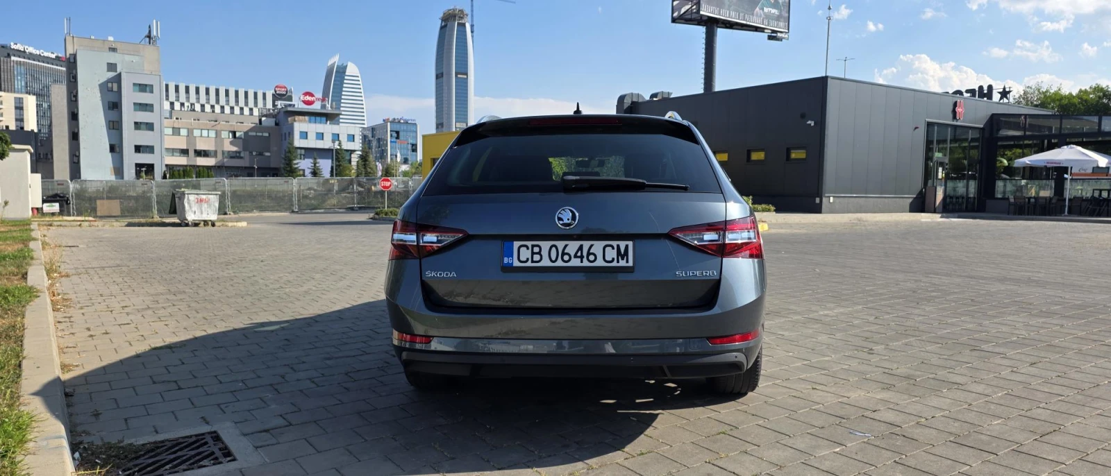 Skoda Superb Combi, снимка 4 - Автомобили и джипове - 55797635