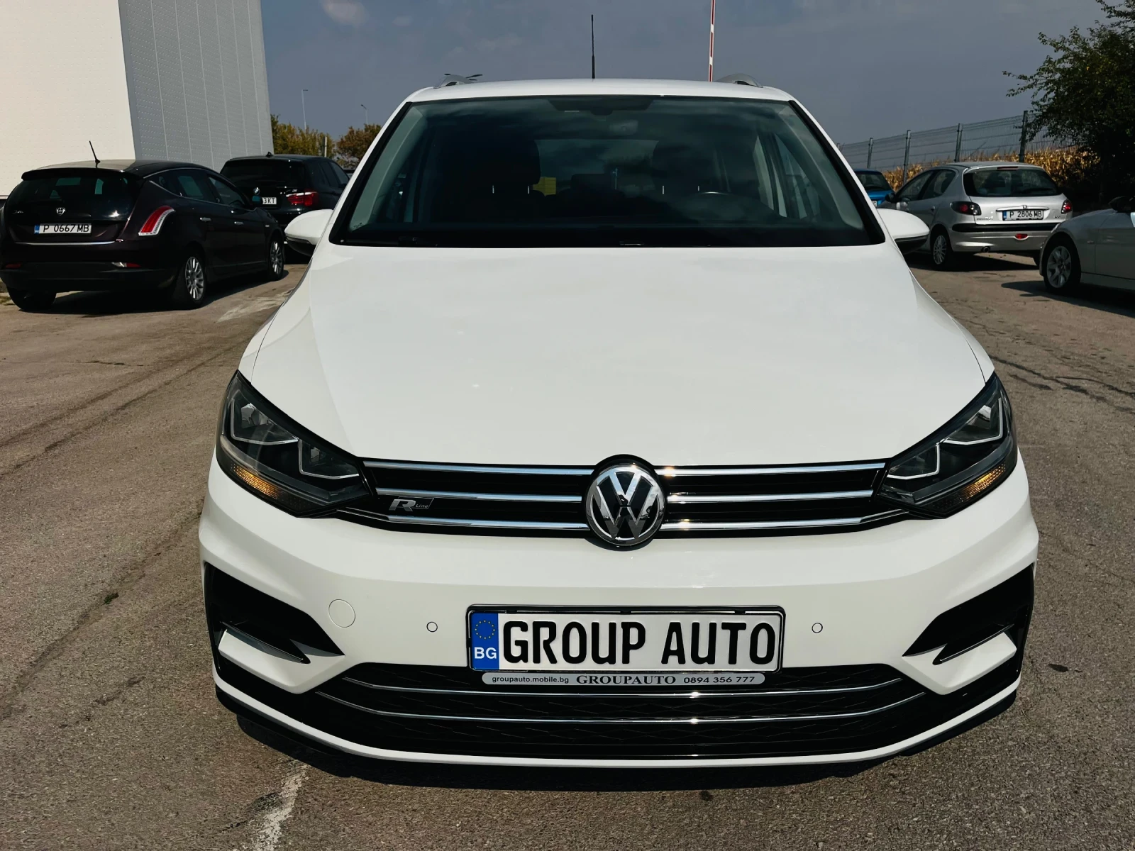 VW Touran 2, 0TDI-150k.c/R Line/6+ 1/DSG/NAVI/ТОП СЪСТОЯНИЕ!, снимка 2 - Автомобили и джипове - 56047232