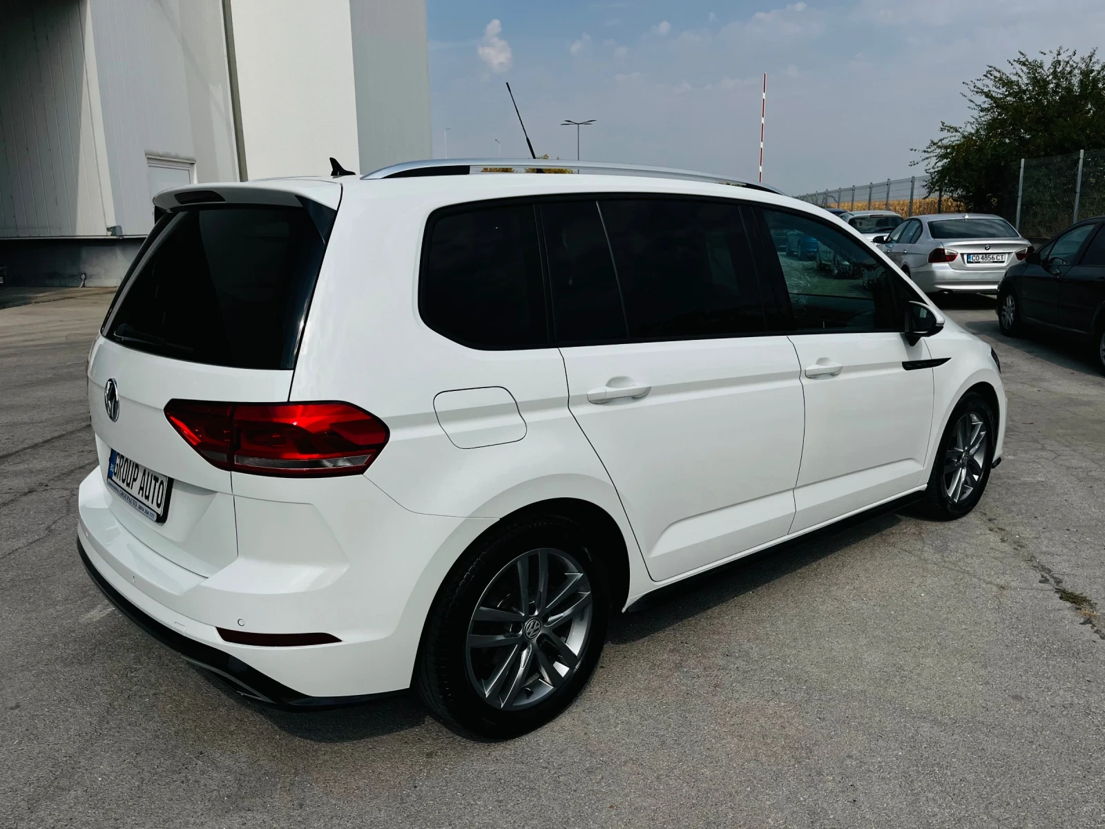 VW Touran 2, 0TDI-150k.c/R Line/6+ 1/DSG/NAVI/ТОП СЪСТОЯНИЕ!, снимка 7 - Автомобили и джипове - 56047232