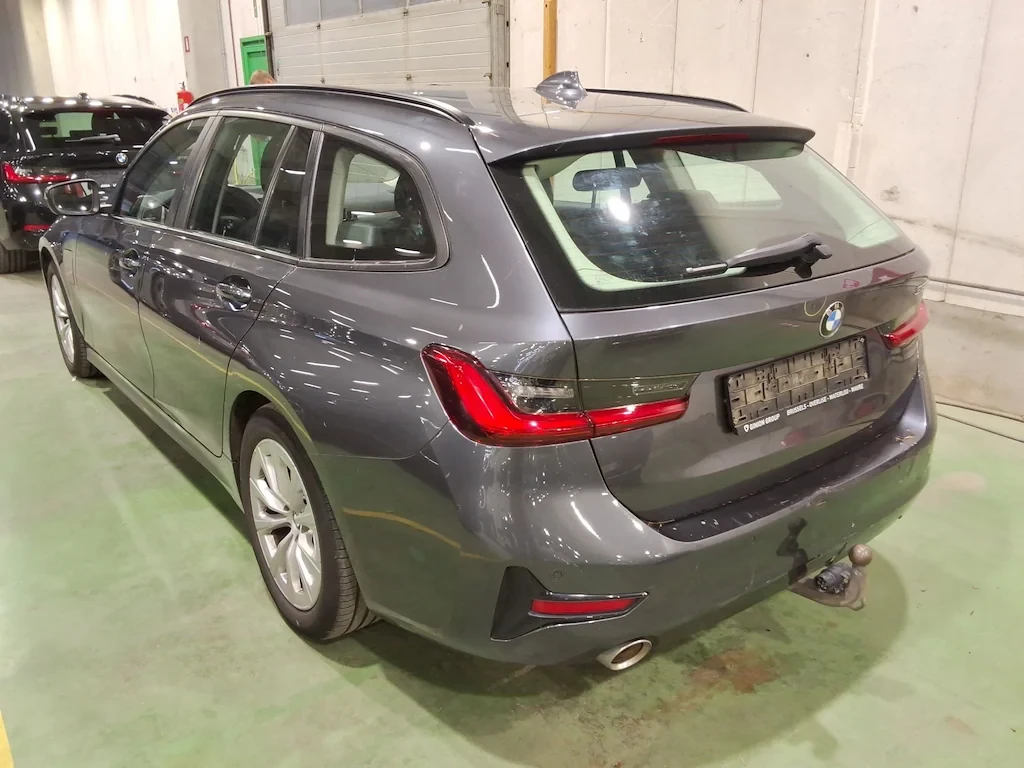 BMW 330 e Plug-In Hybrid, снимка 4 - Автомобили и джипове - 56702470
