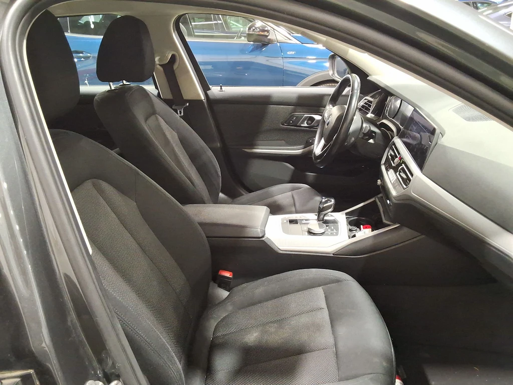 BMW 330 e Plug-In Hybrid, снимка 5 - Автомобили и джипове - 56702470