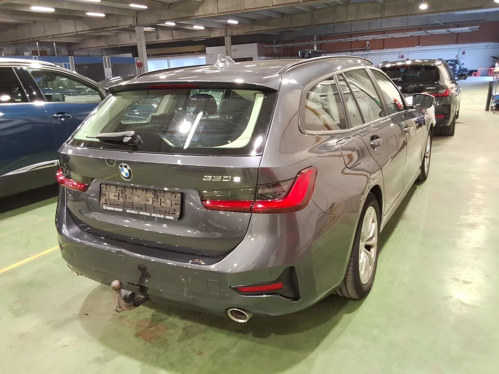 BMW 330 e Plug-In Hybrid, снимка 3 - Автомобили и джипове - 56702470