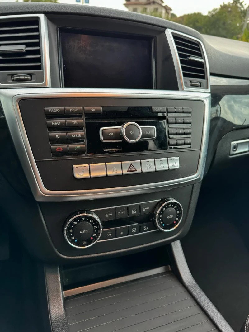 Mercedes-Benz ML 350 HARMAN KARDON, снимка 10 - Автомобили и джипове - 47385848