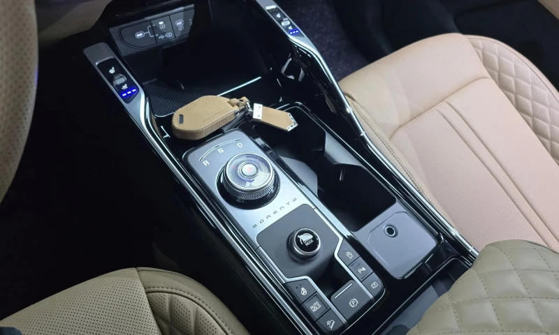 Kia Sorento Gasoline 2.5T 2Wd Gravity, снимка 8 - Автомобили и джипове - 52197442