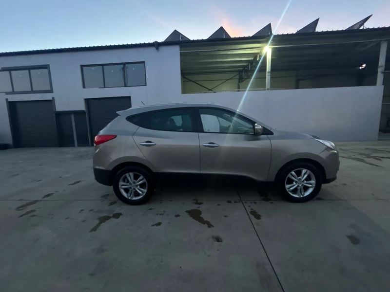 Hyundai IX35, снимка 8 - Автомобили и джипове - 52652157